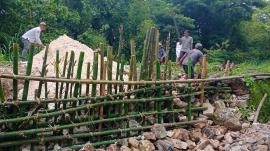 Swadaya dan Gotong Royong Warga Perbaiki Talud Jalan Ambrol di Padukuhan Dadap